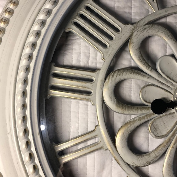 super cute rustic clock. works great! - Picture 3 of 4